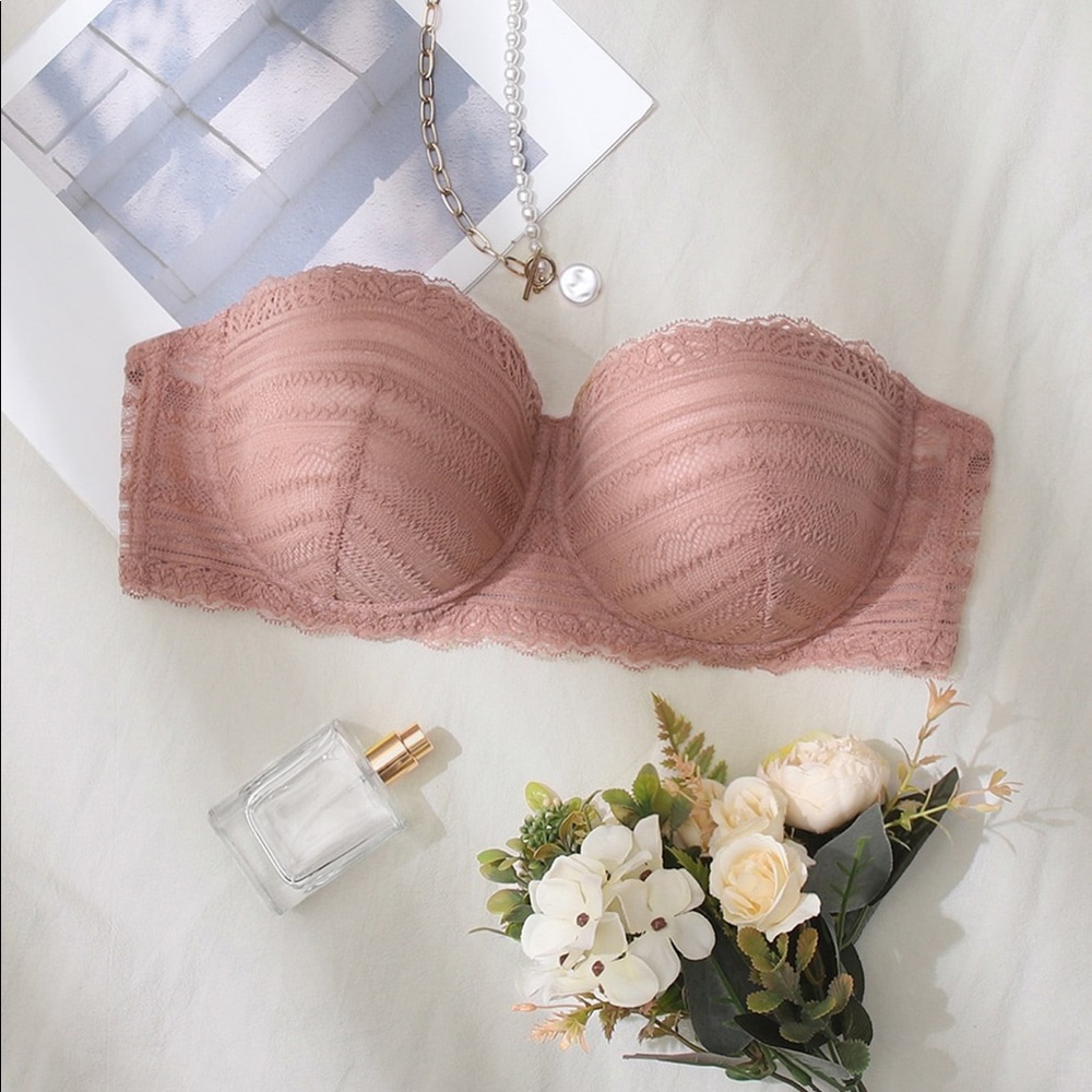 Plus size strapless lace bra  (Size 90D) **LAST PRICE DROP**